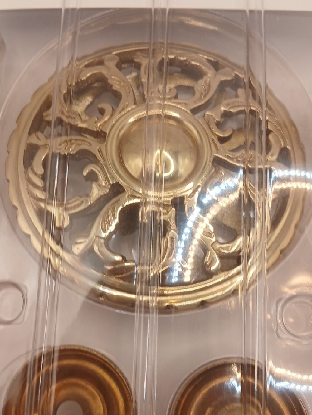 4 Brass Henlo Decorator Curtain Holdbacks - Picture 9 of 11